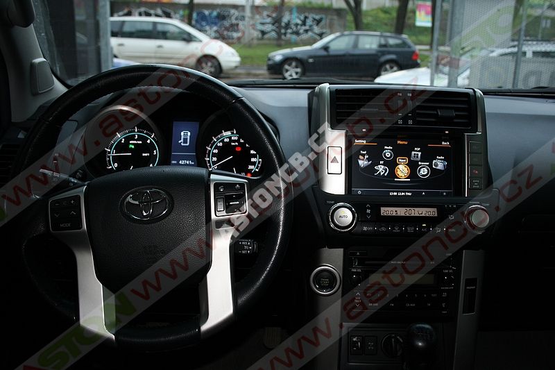 Toyota Land Cruiser 150 - autorádio s navigací